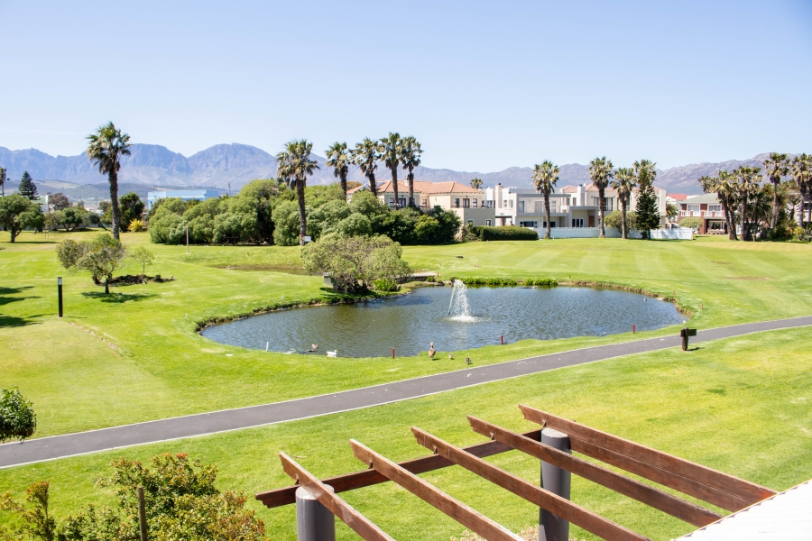 6 Bedroom Property for Sale in Greenways Golf Estate Western Cape